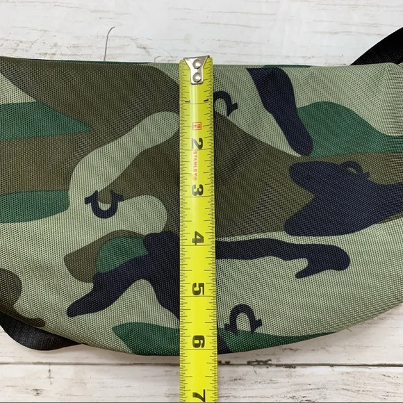 True Religion Camo Logo Esox Adjustable Strap Belt Bag - Picture 6 of 8